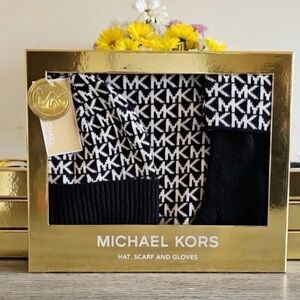 Michael Kors Monogram Black and White Set